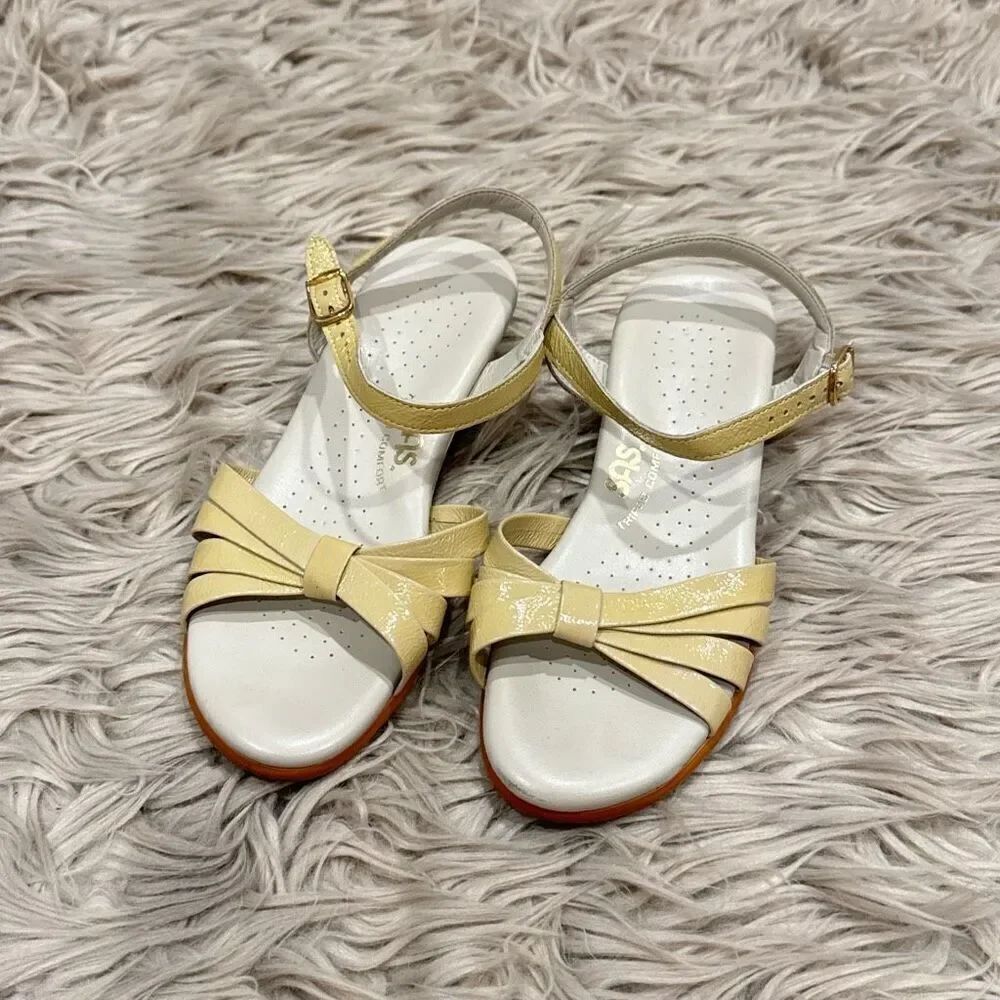 SAS patent leather strappy sandals size 6